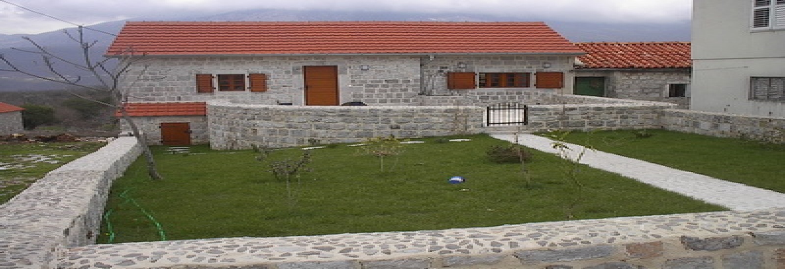 3 Bedrooms Bedrooms,2 BathroomsBathrooms,Kuće,1037